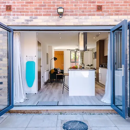 Rest&recharge At Waterway House Manchester