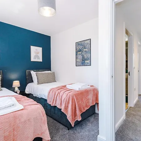 Rest&recharge At Waterway House Holiday home Manchester