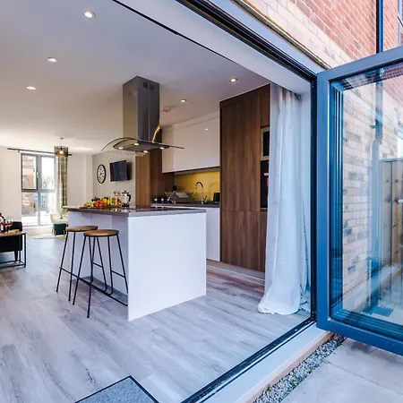 Rest&recharge At Waterway House * Manchester