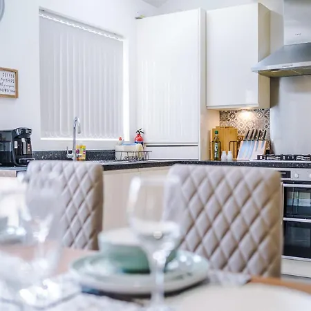 R&r - Modern Townhouse Near Etihad & Centre Hébergement de vacances Manchester