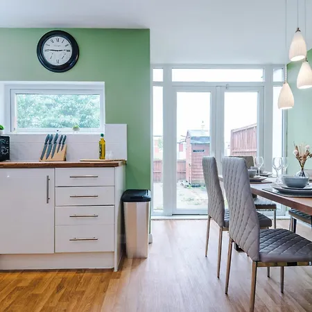 Townhouse 5mins To Centre And Etihad - Free Secure Parking *