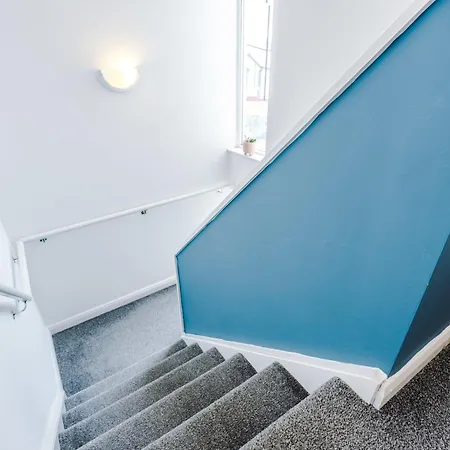 Townhouse 5mins To Centre And Etihad - Free Secure Parking