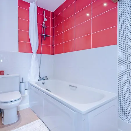 Townhouse 5mins To Centre And Etihad - Free Secure Parking *