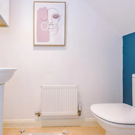 Townhouse 5mins To Centre And Etihad - Free Secure Parking מנצ'סטר