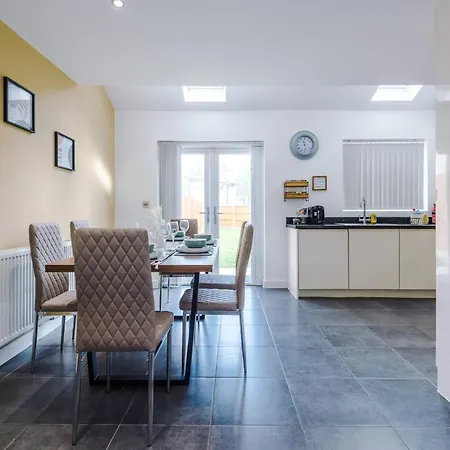 R&r - Modern Townhouse Near Etihad & Centre Mánchester