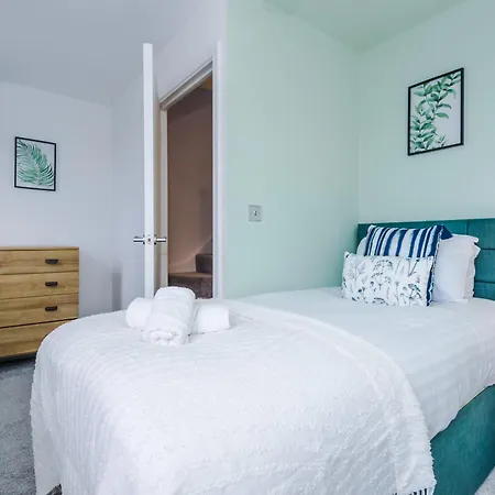 R&r - Modern Townhouse Near Etihad & Centre Hébergement de vacances Manchester