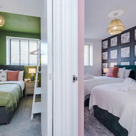 R&r - Modern Townhouse Near Etihad & Centre 別荘 マンチェスター
