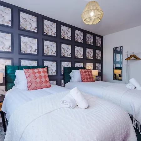 R&r - Modern Townhouse Near Etihad & Centre * Mánchester