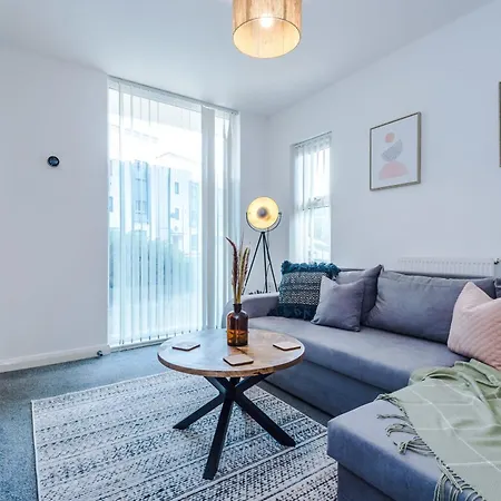 Holiday home Townhouse 5mins To Centre And Etihad - Free Secure Parking *