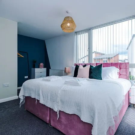 Townhouse 5mins To Centre And Etihad - Free Secure Parking