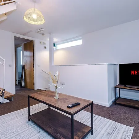 Rest&recharge At A Spacious Townhouse By The Etihad Holiday home