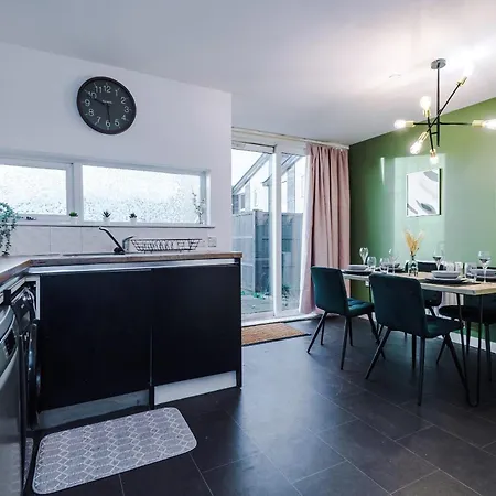 Rest&recharge At A Spacious Townhouse By The Etihad Casa vacanze *