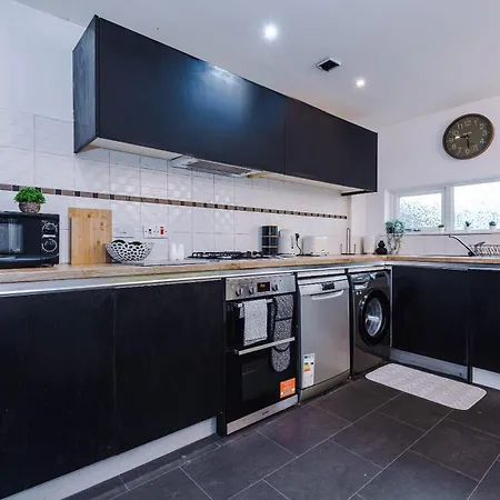 Rest&recharge At A Spacious Townhouse By The Etihad Manchester