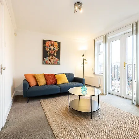 The Burton- Free Gated Parking * Manchester