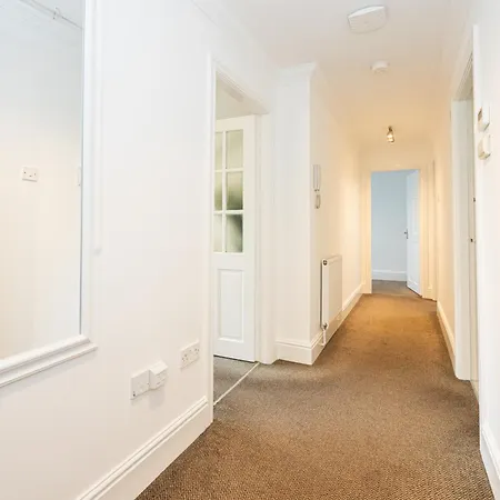 The Burton- Free Gated Parking * Manchester