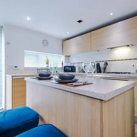 Holiday home Coop Live Arena & Etihad Stadium 3bedroom House W Secure Parking By Rest&recharge *