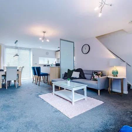 Holiday home Coop Live Arena & Etihad Stadium 3bedroom House W Secure Parking By Rest&recharge