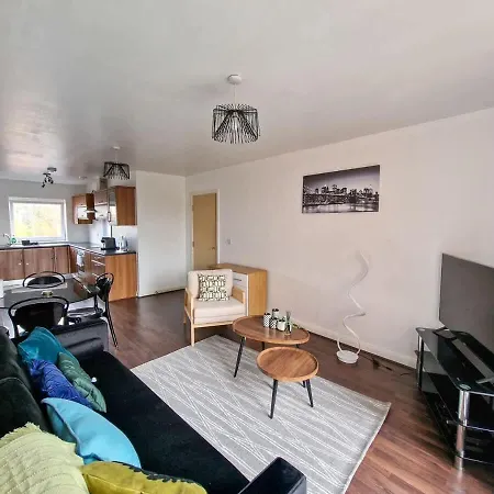 3 Bed Free Parking Near Centre Appartement