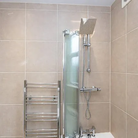 Spacious 2-bed With Garden Manchester