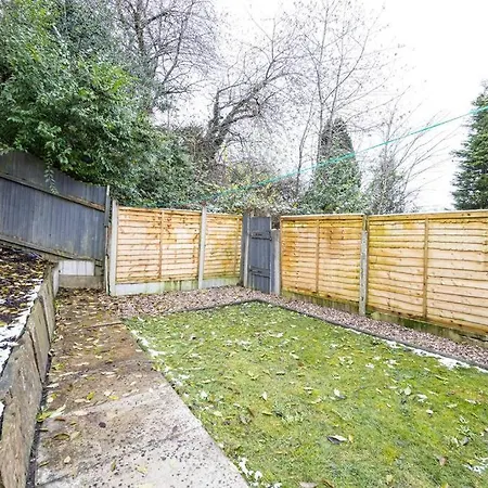 Spacious 2-bed With Garden