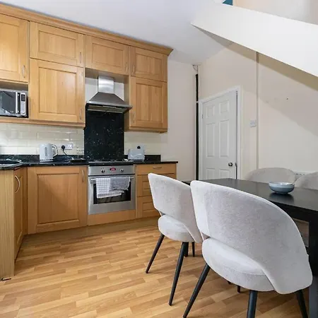 Spacious 2-bed With Garden Holiday home