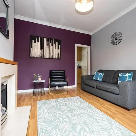 Spacious 2-bed With Garden *
