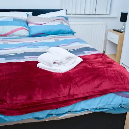 2dbed Tv Closetolocalsights Holiday home Manchester