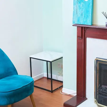 2dbed Tv Closetolocalsights Holiday home Manchester