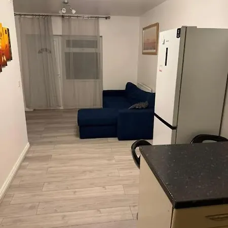 Hébergement de vacances 4 Bedroom Next To Apollo *