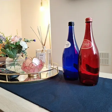 Modern 4 Bed House - Free Parking 別荘