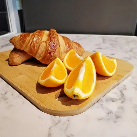 Modern 4 Bed House - Free Parking 別荘