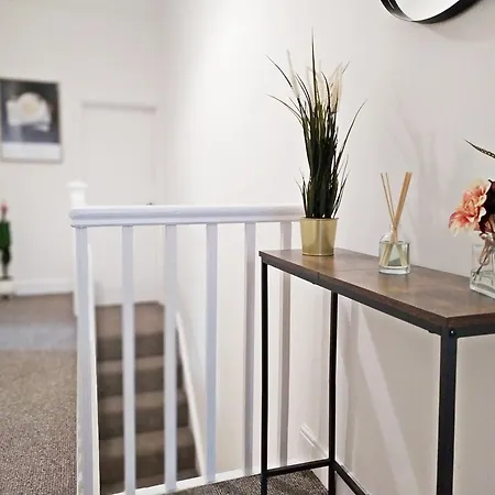 Modern 4 Bed House - Free Parking 別荘 マンチェスター