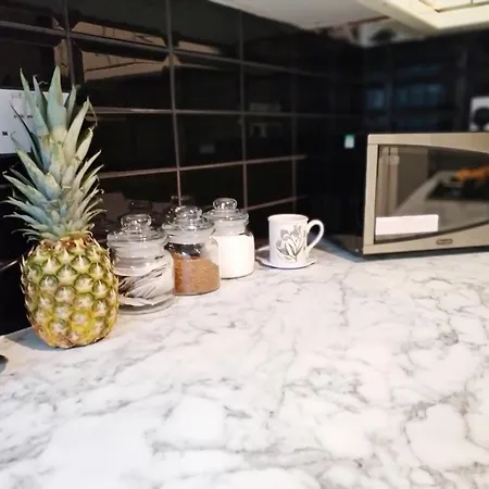 別荘 Modern 4 Bed House - Free Parking