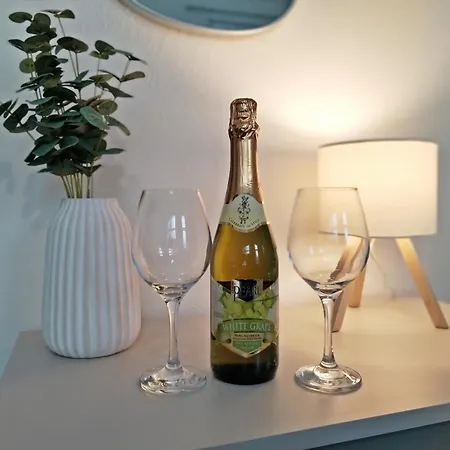 Modern 4 Bed House - Free Parking * マンチェスター