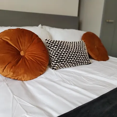 別荘 Modern 4 Bed House - Free Parking