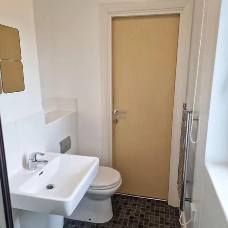 דירה Lovely 3 Bed Close To Centre By Superhost