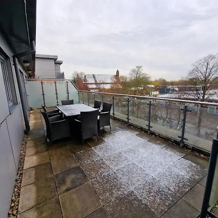 3 Bed Free Parking Near Centre Appartement