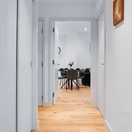 Elegant 2 Bedroom 2 Bathroom With Free Parking,city Centre Lägenhet