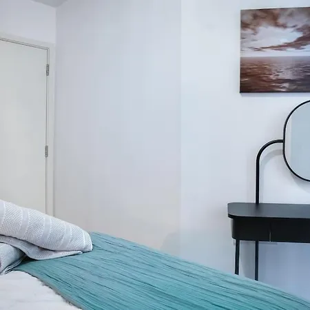 Elegant 2 Bedroom 2 Bathroom With Free Parking,city Centre Lejlighed