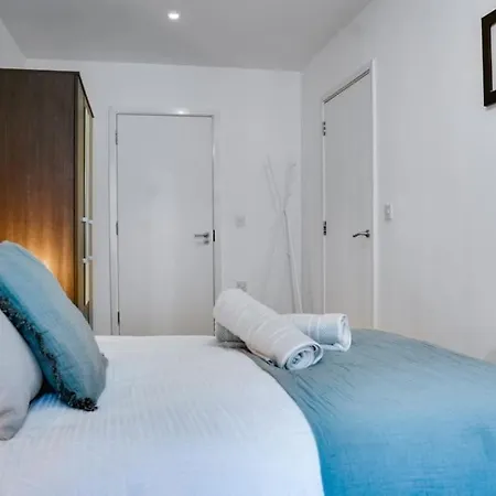 Elegant 2 Bedroom 2 Bathroom With Free Parking,city Centre Lägenhet
