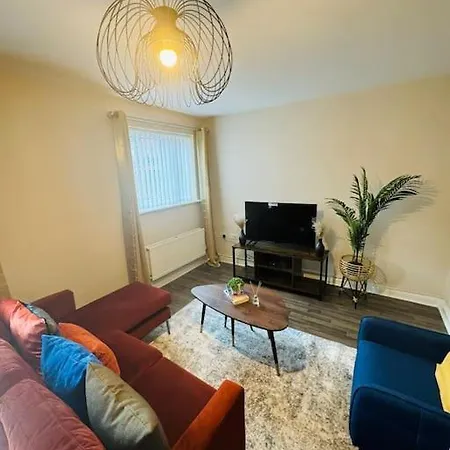Modern 4-bed House Free Parking Walking Distance To Coop Live , Etihad, Ancoats And Centre Holiday home *