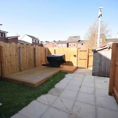 Modern 4-bed House Free Parking Walking Distance To Coop Live , Etihad, Ancoats And Centre Дом отдыха