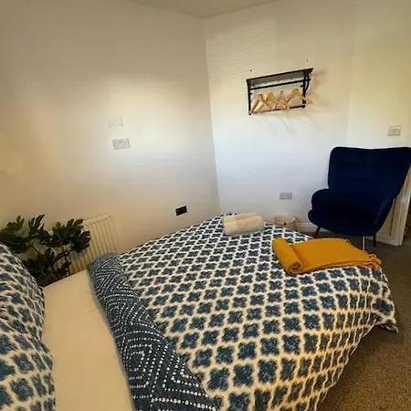 Modern 4-bed House Free Parking Walking Distance To Coop Live , Etihad, Ancoats And Centre Дом отдыха