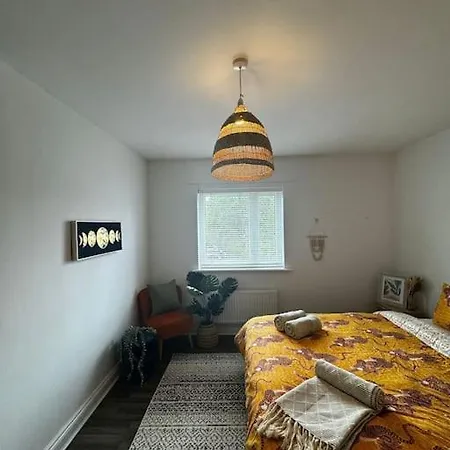 Modern 4-bed House Free Parking Walking Distance To Coop Live , Etihad, Ancoats And Centre Дом отдыха *