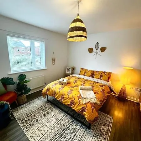 Modern 4-bed House Free Parking Walking Distance To Coop Live , Etihad, Ancoats And Centre * Манчестер
