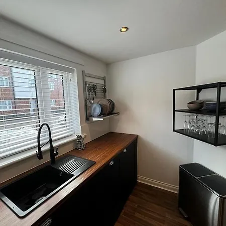 Дом отдыха Modern 4-bed House Free Parking Walking Distance To Coop Live , Etihad, Ancoats And Centre *