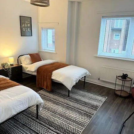 Modern 4-bed House Free Parking Walking Distance To Coop Live , Etihad, Ancoats And Centre *