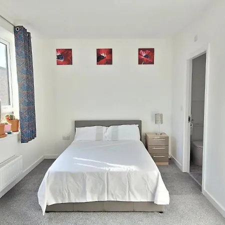 Spacious Double With Private Bathroom *