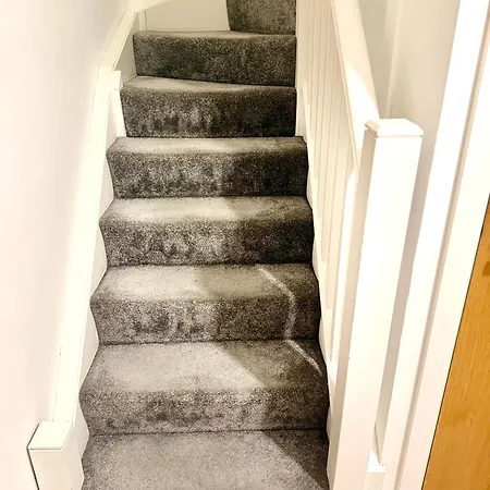 Stunning 2-bedrooms Duplex In Salford Sleeps4 شقة *
