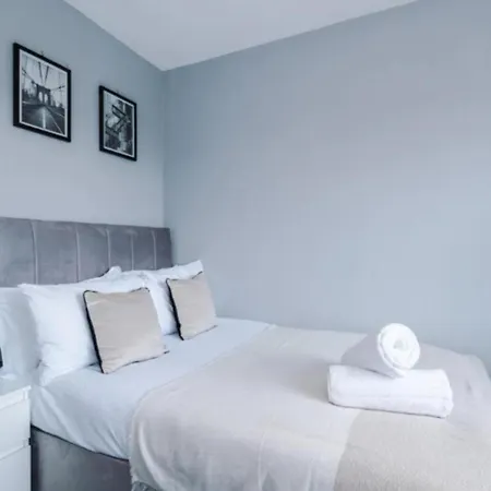 House 3 Bed Sleeps 6 -pets Ok -patio -free Parking Manchester